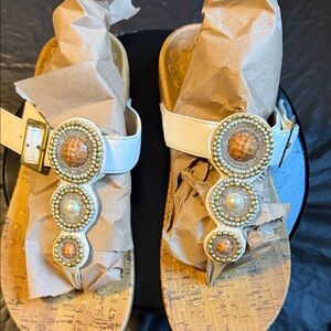 VIONIC  Women’s Sandals Size 8 Beaded Adjustable Straps